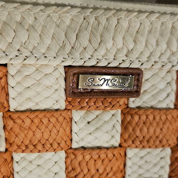 NEW! SUN N SAND Checkered Straw Pom Pom Tote Beach Bag. - Picture 4 of 7